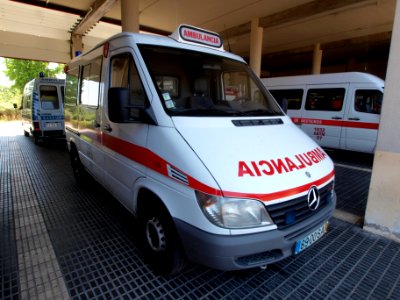 Mercedes ambulance, Bombeiros Voluntarios, BVVB, Campo de Besteiros, Unit 1832 ABTD 05 pic2