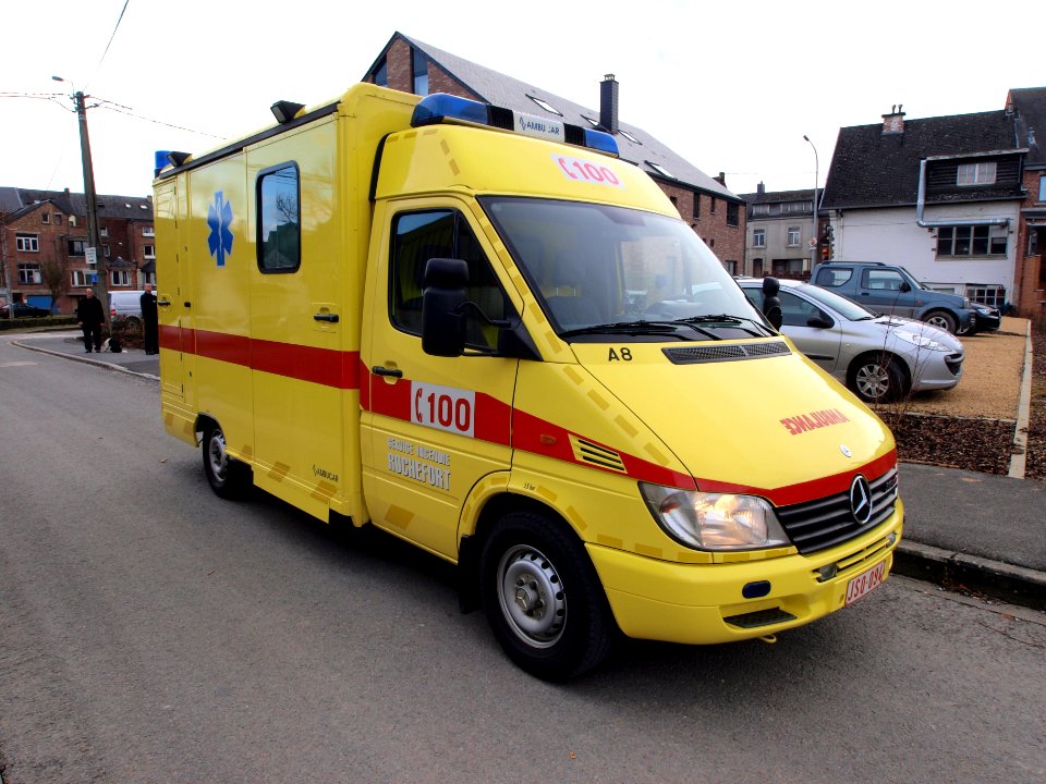 Mercedes 316 CDI Ambulance of Rochefort pic2
