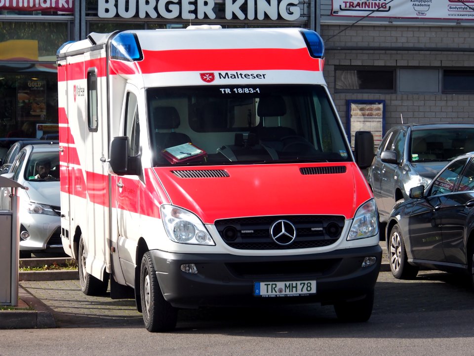 Mercedes ambulance, Rettungswache Pluwig, bild 2