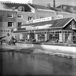 Mensen op terrasje, Bestanddeelnr 909-3681