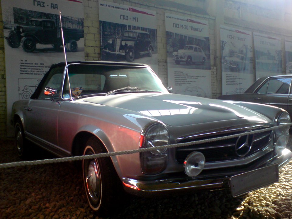 Mercedes-Benz 230 SL Pagoda photo