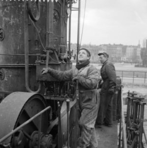 Mensen werkzaam aan de Rotterdamse metro, H Dielissen, heier, Bestanddeelnr 912-0800