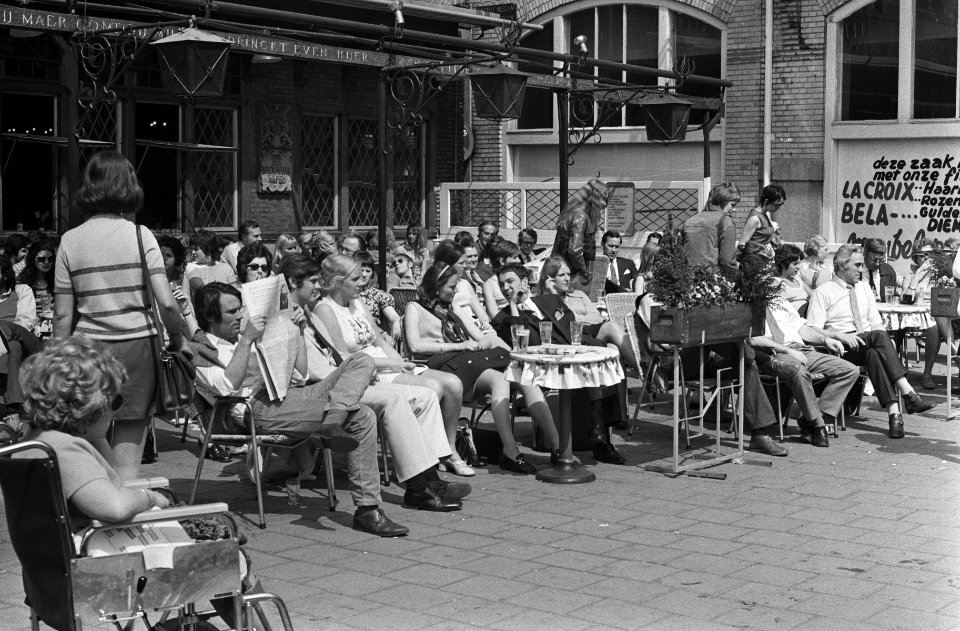 Mensen op het terras, Bestanddeelnr 924-5412