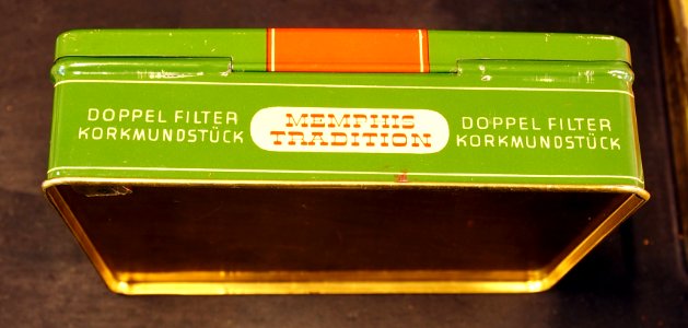 Memphis Tradition, 100 cigarettes bout Liege, blik side