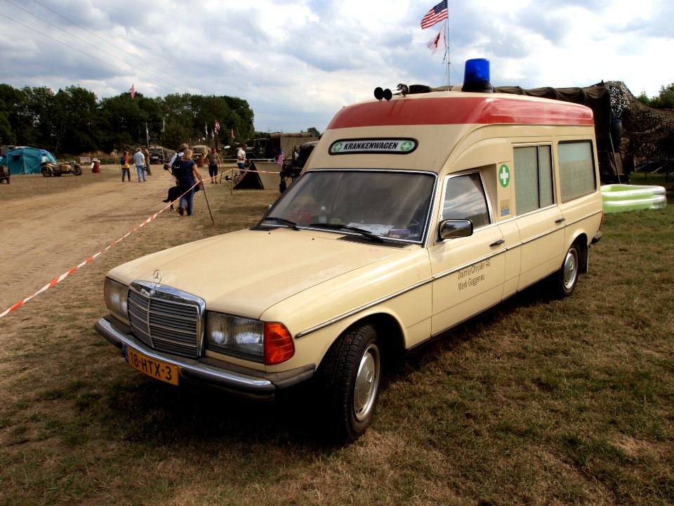 Mercedes Ambulance (1985) pic-1