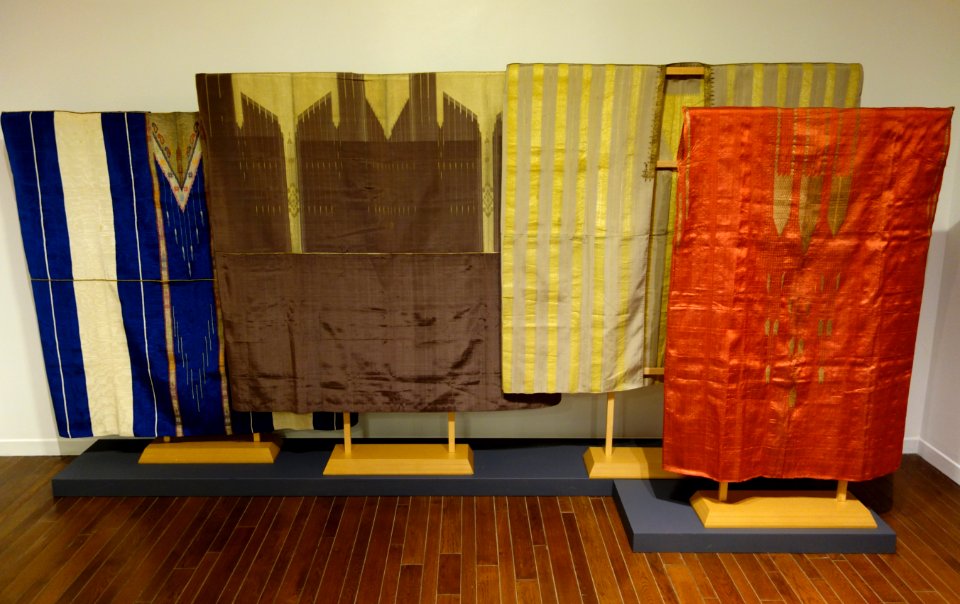 Men's robes, Syria, early to mid 20th century, silk, cotton, silver and gold thread - Textile Museum of Canada - DSC00902