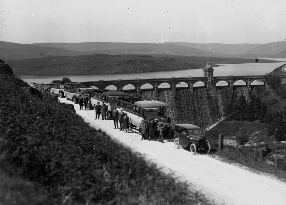 Men and women in buses and cars visiting a reservoir in Elan Valley (1294651)