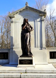 Memory Statue by Cyrus Edwin Dallin - Sherborn, MA - DSC03007