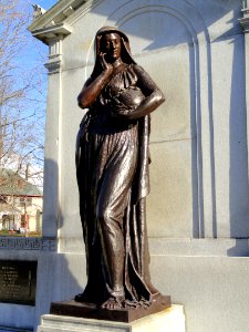 Memory Statue by Cyrus Edwin Dallin - Sherborn, MA - DSC03009