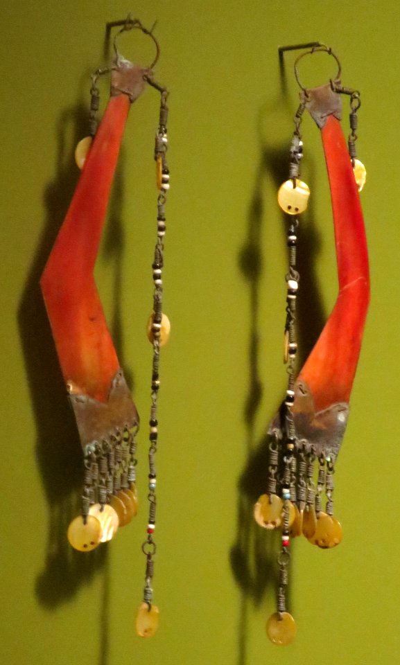 Men's ear pendants, Ilongot, Honolulu Museum of Art 8368.1