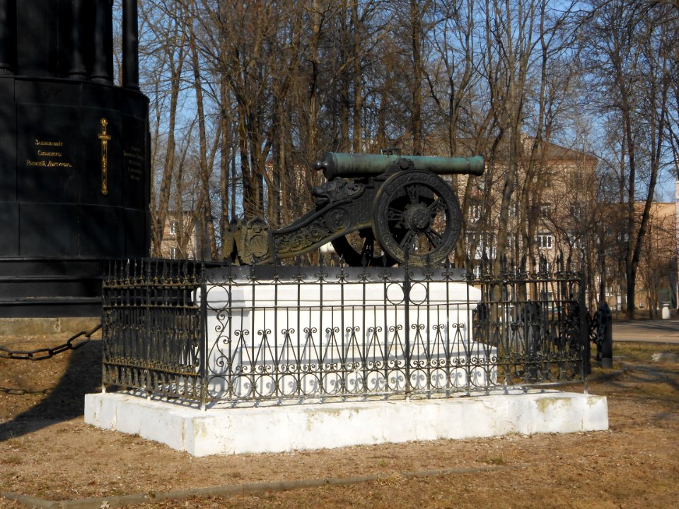 Memorial to the Battle of Smolensk - Cannon - 01