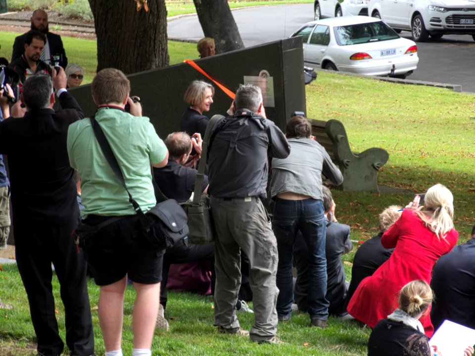 Memorial-unveilings-Burnie-20150331-009