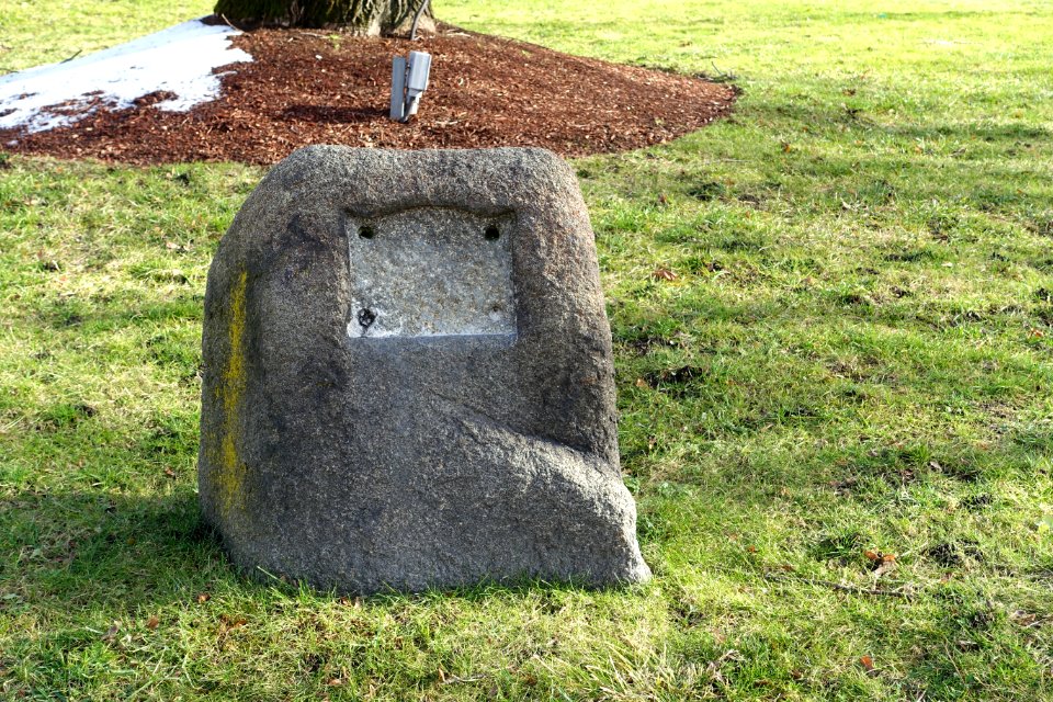Memorial sans plaque - Medford, Massachusetts - DSC04697