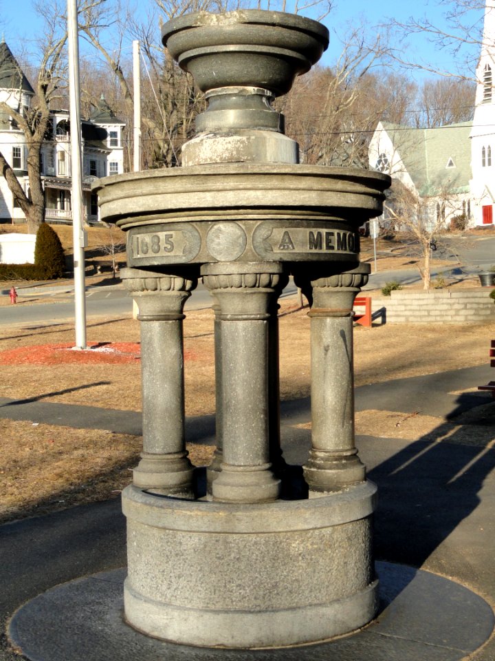 Memorial - Warren, MA - DSC04704