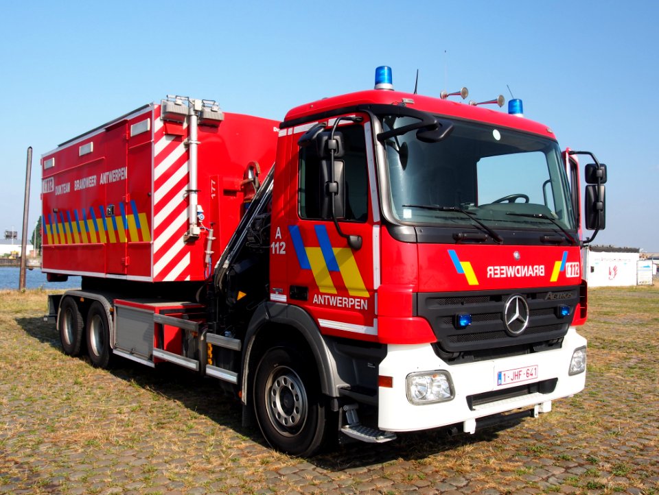 Mercedes Fire engine Brandweer Antwerpen Container Unit pic4
