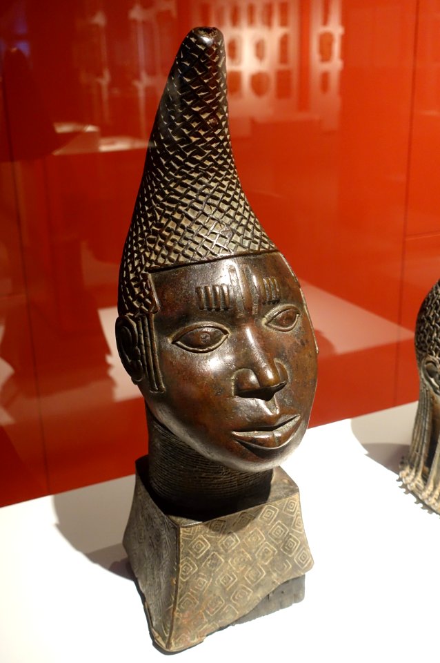 Memorial bust (uhunmwun elao) of a king's mother, Nigeria, Benin Kingdom, 16th-17th century AD, bronze - Ethnological Museum, Berlin - DSC02371