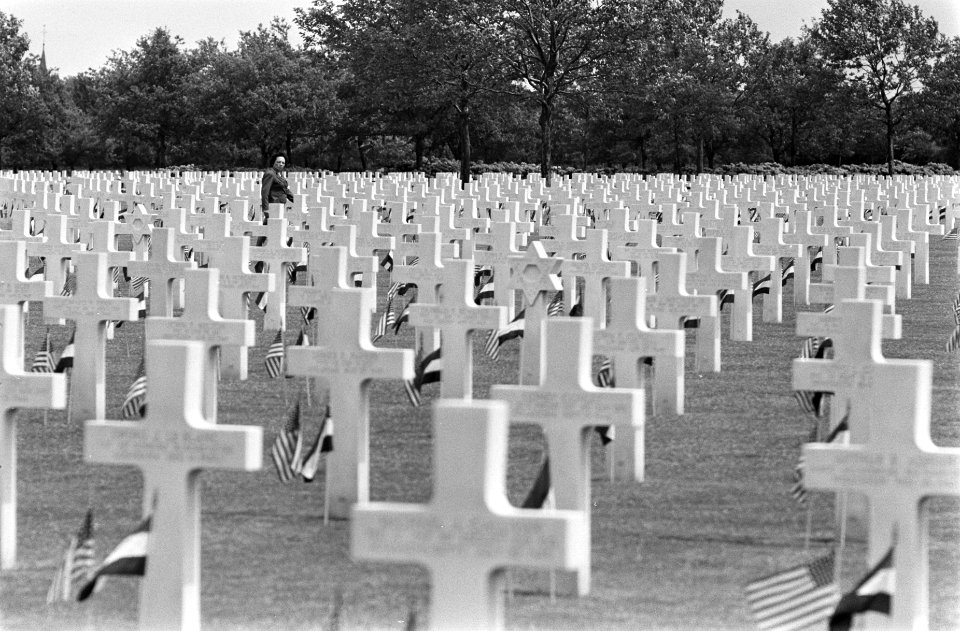 Memorial Day op Margratens erebegraafplaats de begraafplaats, Bestanddeelnr 922-4727