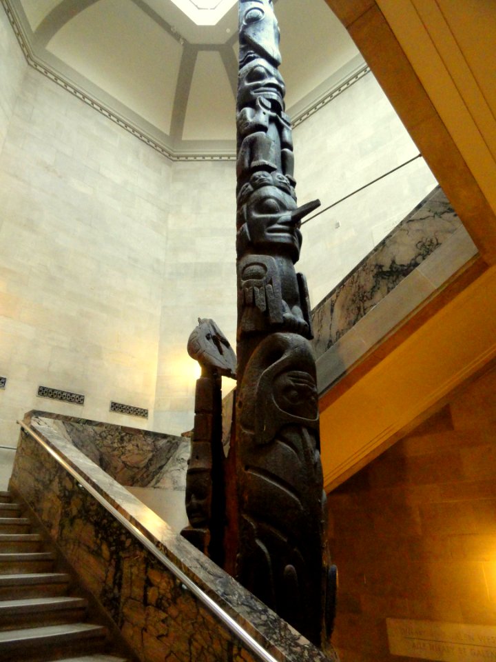 Memorial Pole, erected by Nisa'a Eagle Chief, Sagaween, village of Gitiks, lower Nass River, British Columbia, carved by Oyee, c. 1870 - Royal Ontario Museum - DSC00211