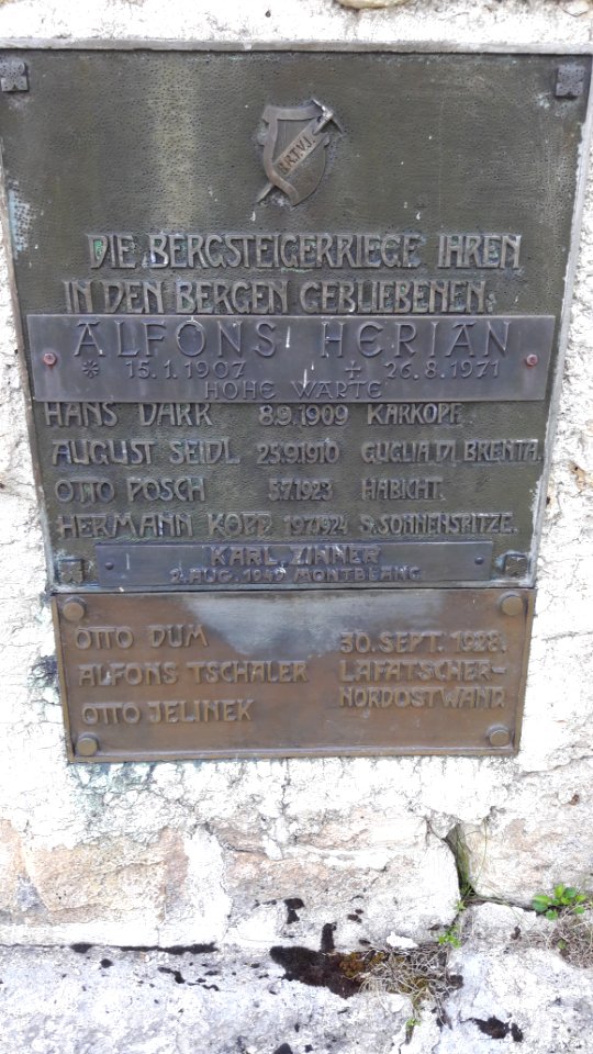 Memorial near Hallerangeralm - 2