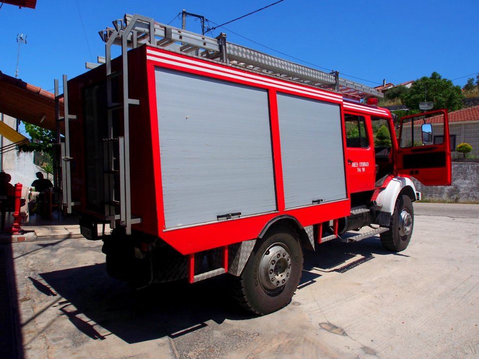 Mercedes fireengine of the Fire sub-station of Apollonia, Pyrosvestiko klimakio Apollonion, pic2