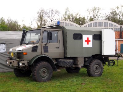 Mercedes Unimog Military Ambulance at Erfgoeddag 2017, Gunfire Museum pic1