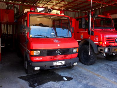 Mercedes 7110 fire engine of the Fire sub-station of Apollonia, Pyrosvestiko klimakio Apollonion, pic1