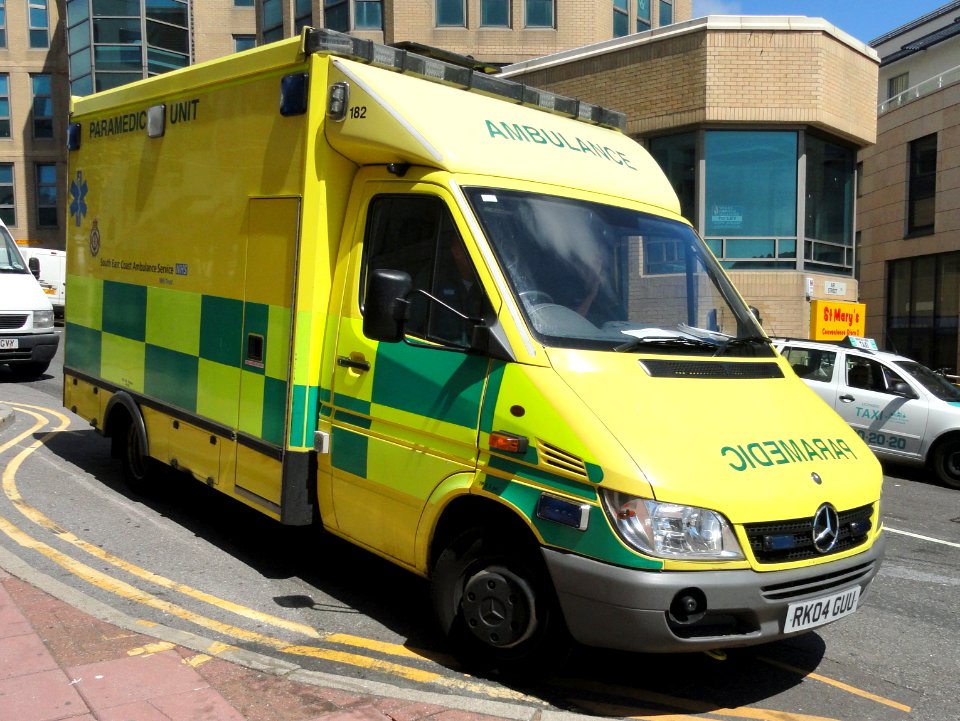 Mercedes Ambulance licence registration 'RK04 GUU' pic1