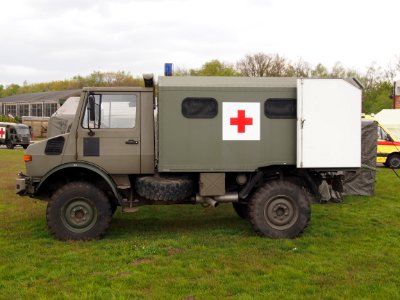Mercedes Unimog Military Ambulance at Erfgoeddag 2017, Gunfire Museum pic2