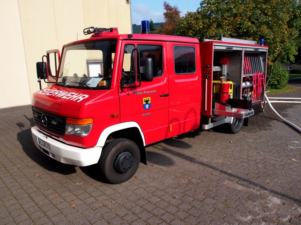 Mercedes 612D, Freiwillige Feuerwehr Bengel, lösch ubung, bild 4