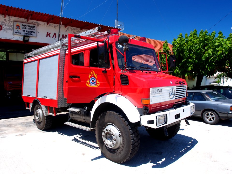 Mercedes fireengine of the Fire sub-station of Apollonia, Pyrosvestiko klimakio Apollonion, pic4