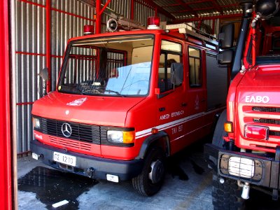 Mercedes 7110 fire engine of the Fire sub-station of Apollonia, Pyrosvestiko klimakio Apollonion, pic2