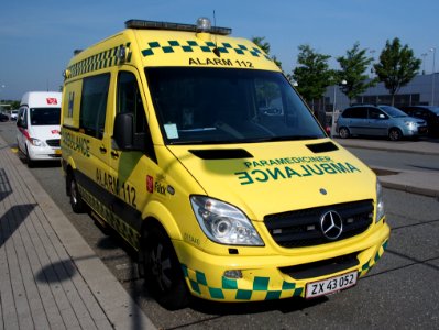 Mercedes Paramedicer ambulance 511A40 at Copenhagen pic1