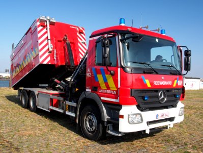 Mercedes Fire engine Brandweer Antwerpen Container Unit pic3