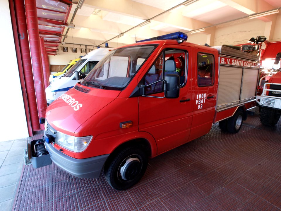 Mercedes 412D of the fire department of BV Santa Comba Dao, Portugal pic