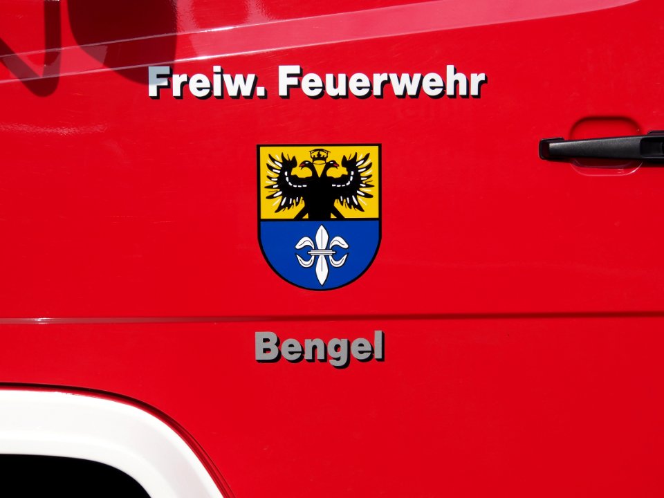 Mercedes 612D, Freiwillige Feuerwehr Bengel, lösch ubung, bild 2