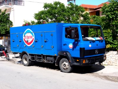 Mercedes 814 Ice cooling truck in Nydri, pic1