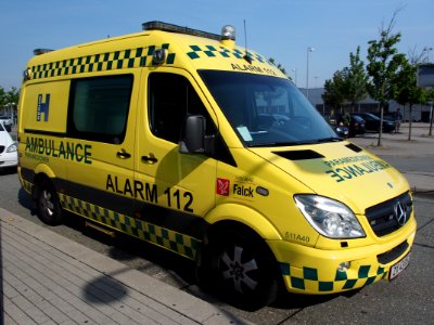 Mercedes Paramedicer ambulance 511A40 at Copenhagen pic2