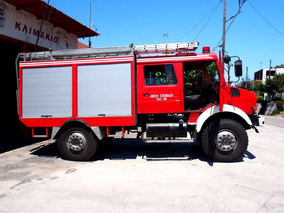 Mercedes fireengine of the Fire sub-station of Apollonia, Pyrosvestiko klimakio Apollonion, pic5