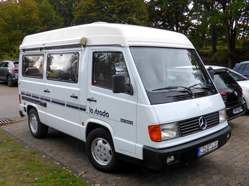 Mercedes MB100 D la strada