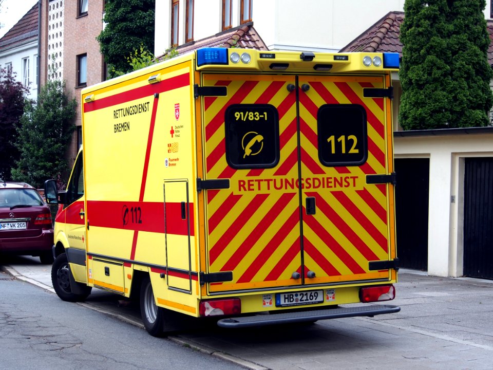 Mercedes Rettungsdienst Bremen unit 91 83-1 pic4