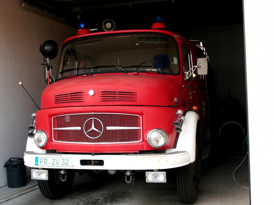 Mercedes 1113 Feuerwehr Gewerbepark Breisgau at Flugplatz Bremgarten, pic1