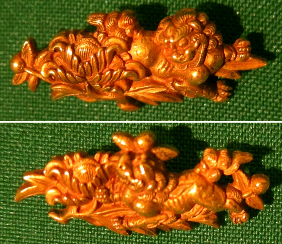 Menuki of Chinese lions, attributed to Goto Sokujo