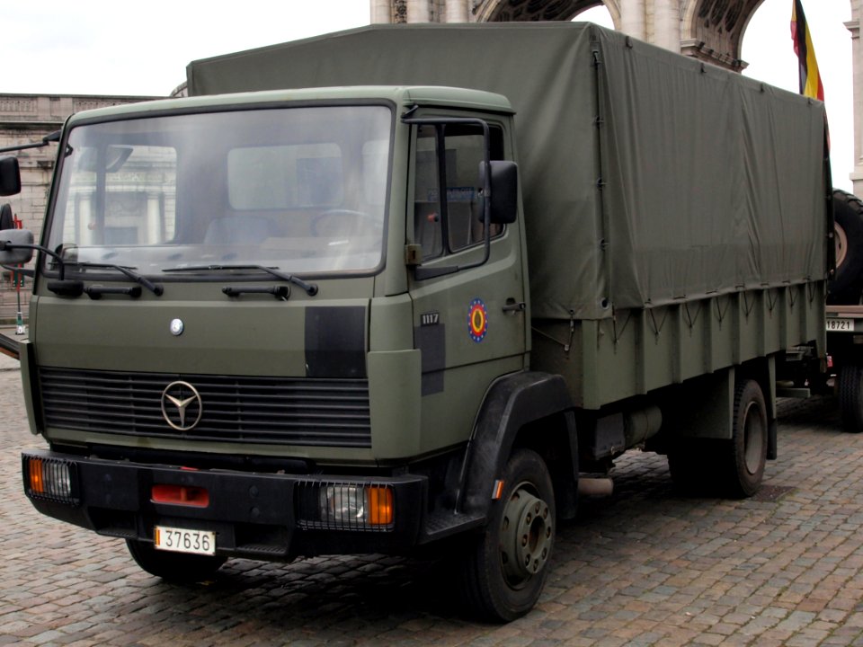 Mercedes 1117 of the Belgian Army, licence registration 37636