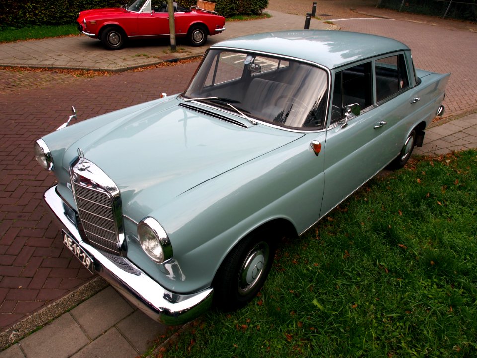 MERCEDES-BENZ 190C pic3