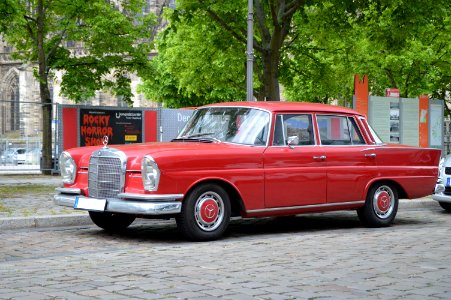 Mercedes 220 SE . Spielvogel