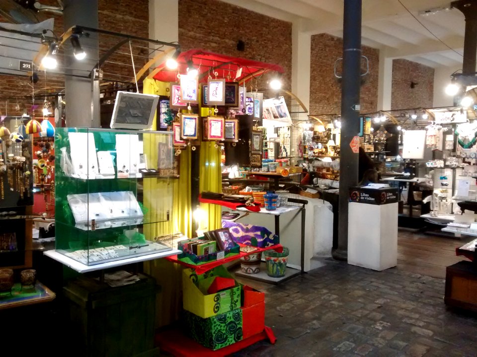 Mercado de los Artesanos, Montevideo, interior