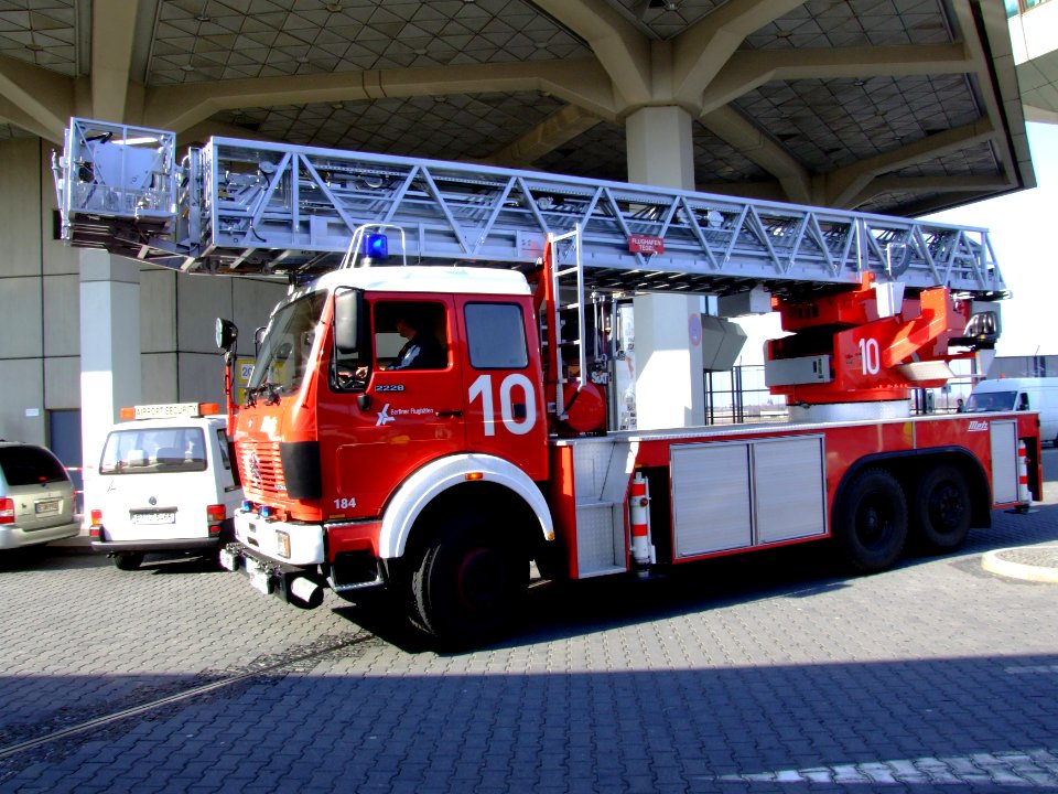 Mercedes 2228 Berliner Flughäfen no10