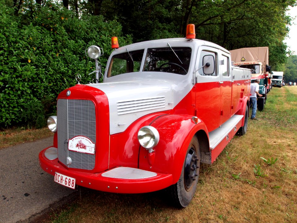 Mercedes, Belgian license registration OCH-688 pic2