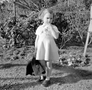 Meisje met pop, Bestanddeelnr 252-0277