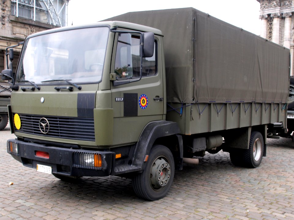 Mercedes 1117 of the Belgian Army, licence registration 37599